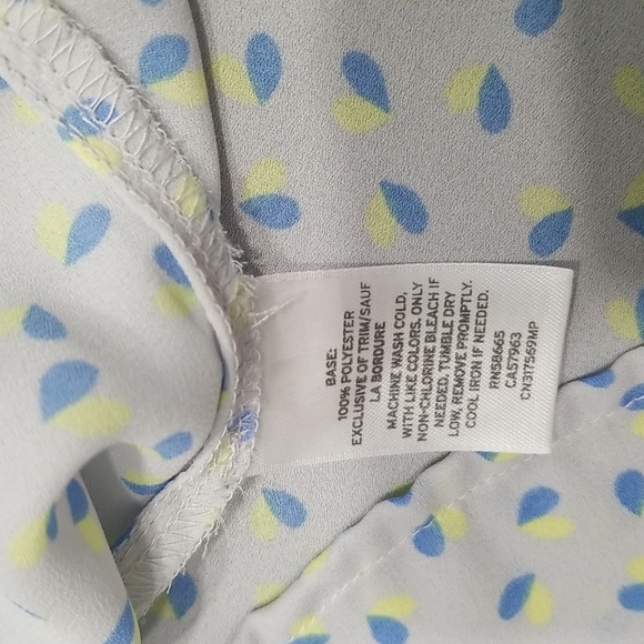 Caslon Scoop neckline sleeveless Pattern Top. Size Mp - Picture 10 of 10